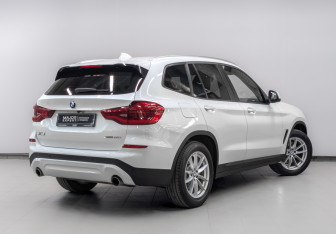 Подержанный автомобиль BMW X3 2021 года (5 фото)