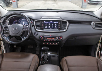 Подержанный автомобиль Kia Sorento 2018 года (15 фото)