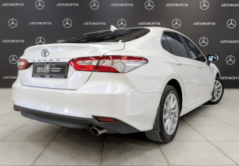 Подержанный автомобиль Toyota Camry Sedan 2021 года (5 фото)