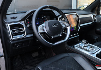 Подержанный автомобиль JAC T9 2024 года (13 фото)