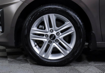 Подержанный автомобиль Kia Ceed Hatchback 2020 года (9 фото)