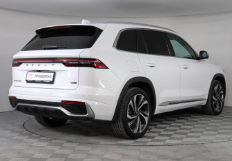 Подержанный автомобиль Geely Monjaro 2025 года (5 фото)