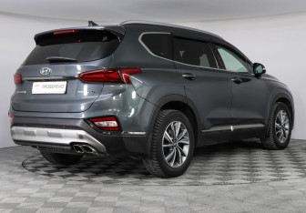 Подержанный автомобиль Hyundai Santa Fe 2019 года (5 фото)