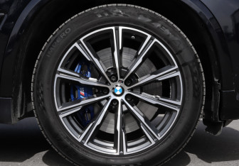 Подержанный автомобиль BMW X5 2019 года (25 фото)