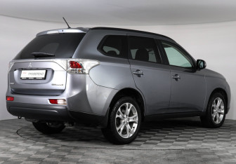 Подержанный автомобиль Mitsubishi Outlander 2012 года (4 фото)