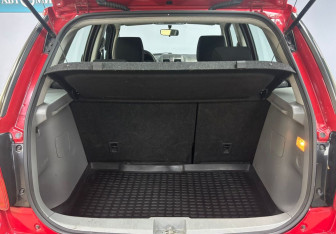 Подержанный автомобиль Suzuki SX4 Hatchback 2011 года (13 фото)