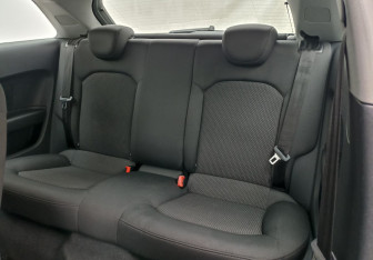 Подержанный автомобиль Audi A1 2012 года (11 фото)