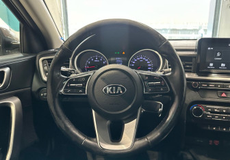 Подержанный автомобиль Kia Ceed Wagon 2019 года (13 фото)
