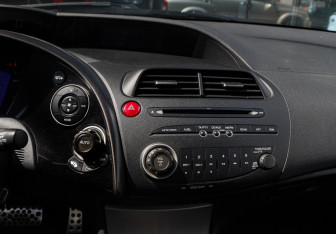 Подержанный автомобиль Honda Civic Hatchback 2007 года (16 фото)