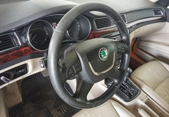 Подержанный автомобиль Skoda Superb Liftback 2010 года (12 фото)