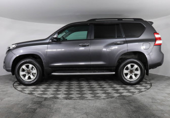 Подержанный автомобиль Toyota Land Cruiser Prado 2016 года (8 фото)