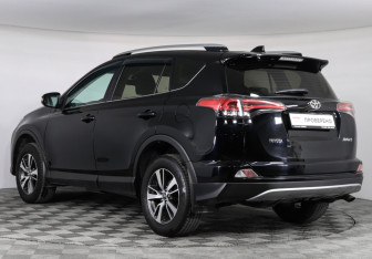 Подержанный автомобиль Toyota RAV4 2017 года (7 фото)