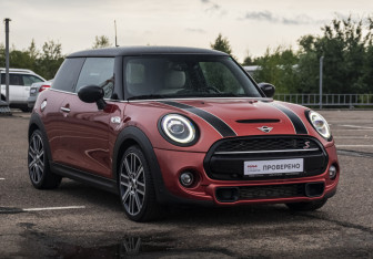 Подержанный автомобиль MINI Hatch 2020 года (3 фото)