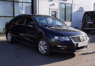 Подержанный автомобиль Volkswagen Passat Sedan 2010 года (3 фото)