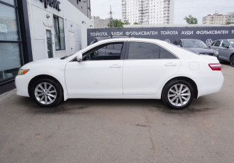 Подержанный автомобиль Toyota Camry Sedan 2011 года (8 фото)
