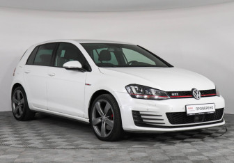 Подержанный автомобиль Volkswagen Golf GTI Hatchback 2014 года (3 фото)