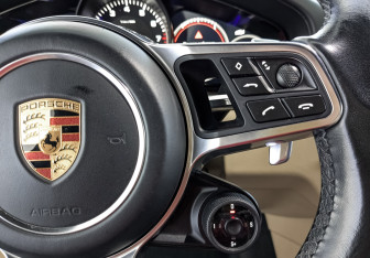 Подержанный автомобиль Porsche Cayenne 2018 года (27 фото)