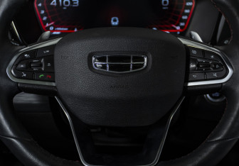 Подержанный автомобиль Geely Tugella 2024 года (11 фото)