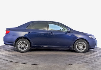 Подержанный автомобиль Toyota Corolla Sedan 2012 года (4 фото)