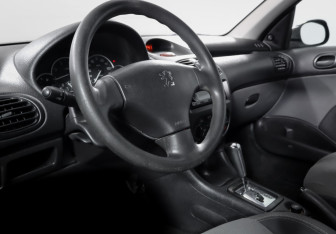Подержанный автомобиль Peugeot 206 Hatchback 2007 года (14 фото)