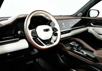 Подержанный автомобиль Geely Monjaro 2023 года (11 фото)