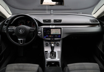 Подержанный автомобиль Volkswagen Passat CC 2013 года (9 фото)