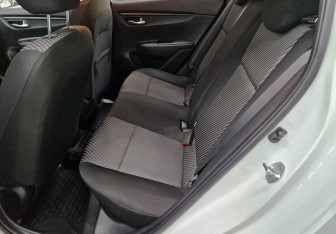 Подержанный автомобиль Kia Rio Hatchback 2018 года (18 фото)