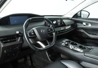 Подержанный автомобиль Changan UNI-K 2023 года (13 фото)