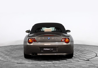 Подержанный автомобиль BMW Z4 Roadster 2004 года (13 фото)