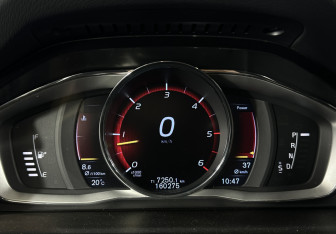 Подержанный автомобиль Volvo XC70 2016 года (11 фото)