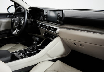 Подержанный автомобиль Kia K5 2020 года (9 фото)
