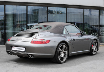 Подержанный автомобиль Porsche 911 Convertible 2007 года (6 фото)