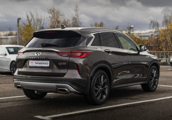 Подержанный автомобиль Infiniti QX50 2018 года (5 фото)