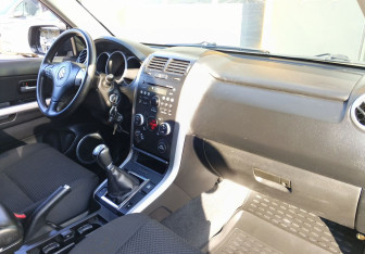 Подержанный автомобиль Suzuki Grand Vitara 2008 года (11 фото)