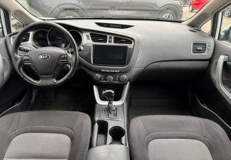 Подержанный автомобиль Kia Ceed Hatchback 2013 года (9 фото)