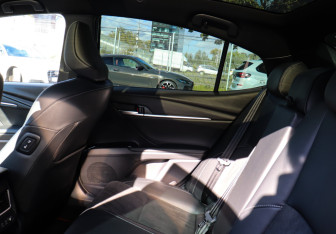 Подержанный автомобиль Toyota Camry Sedan 2024 года (10 фото)