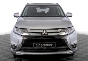 Подержанный автомобиль Mitsubishi Outlander 2017 года (2 фото)