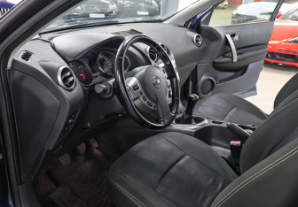 Подержанный автомобиль Nissan Qashqai 2012 года (15 фото)