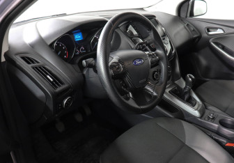 Подержанный автомобиль Ford Focus Hatchback 2011 года (9 фото)