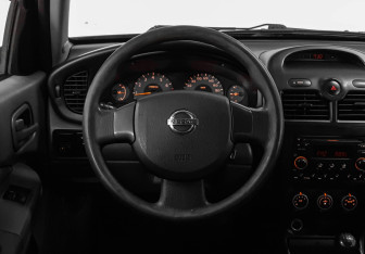 Подержанный автомобиль Nissan Almera Classic 2008 года (11 фото)