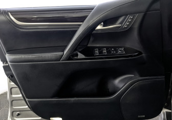 Подержанный автомобиль Lexus LX 2019 года (19 фото)