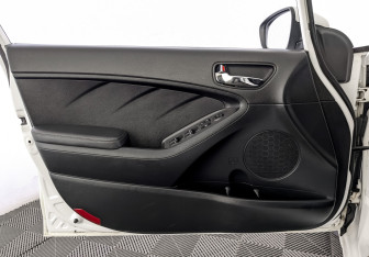 Подержанный автомобиль Kia Cerato Sedan 2018 года (19 фото)