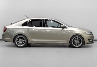 Подержанный автомобиль Skoda Rapid Liftback 2018 года (4 фото)