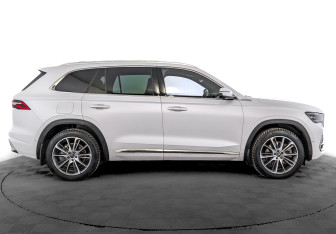 Подержанный автомобиль Geely Monjaro 2023 года (4 фото)