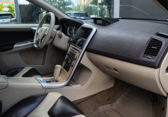 Подержанный автомобиль Volvo XC60 2010 года (7 фото)