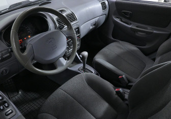 Подержанный автомобиль Hyundai Accent Sedan 2009 года (7 фото)