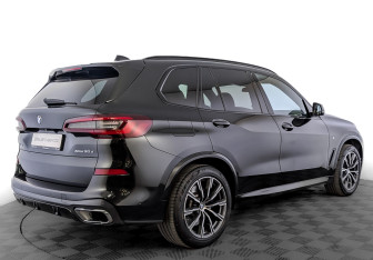 Подержанный автомобиль BMW X5 2020 года (5 фото)