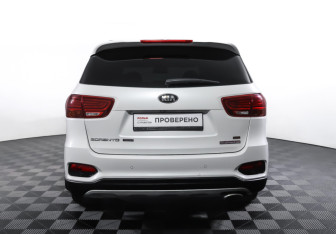 Подержанный автомобиль Kia Sorento 2019 года (6 фото)