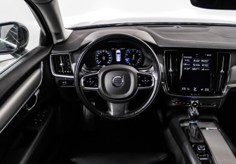 Подержанный автомобиль Volvo S90 2019 года (21 фото)