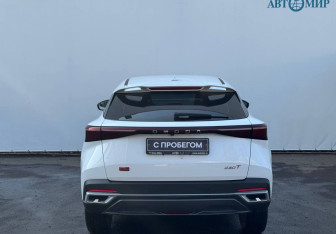 Подержанный автомобиль Omoda C5 2024 года (7 фото)